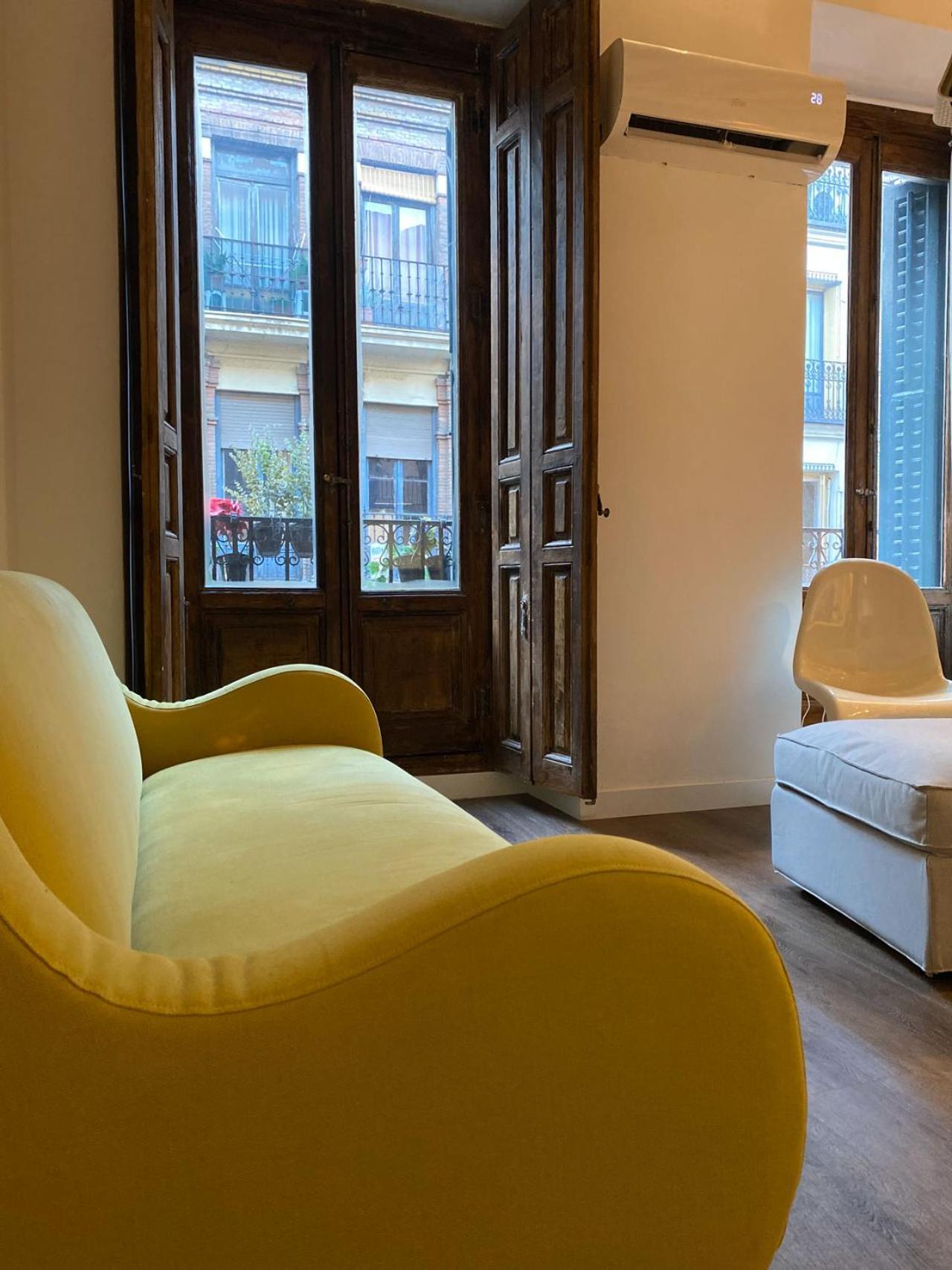 Hortaleza 4, Preciso Estudio En Chueca Junto A La Gran Via De Madrid Luaran gambar