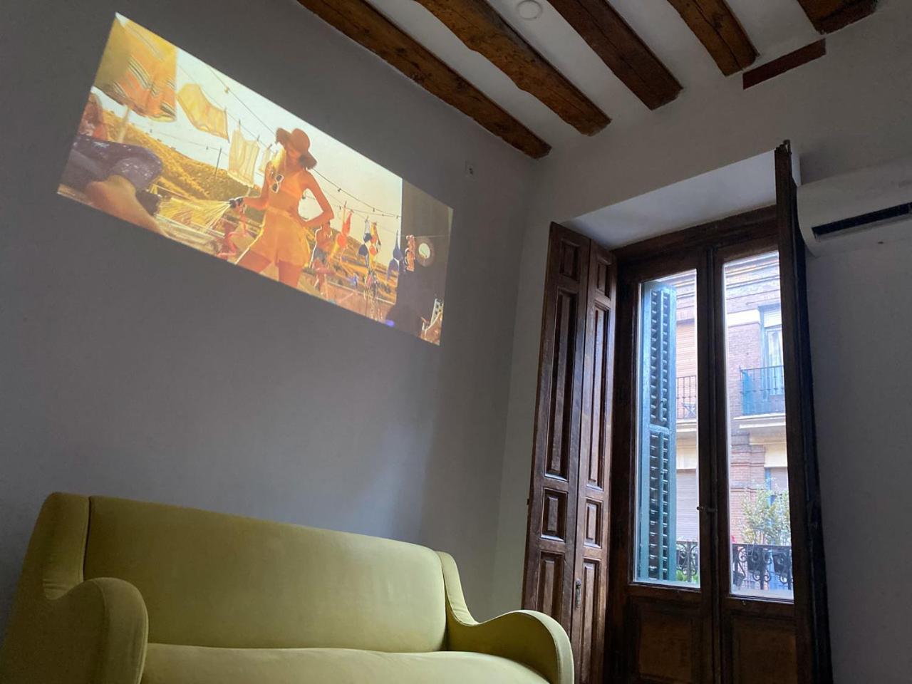 Hortaleza 4, Preciso Estudio En Chueca Junto A La Gran Via De Madrid Luaran gambar