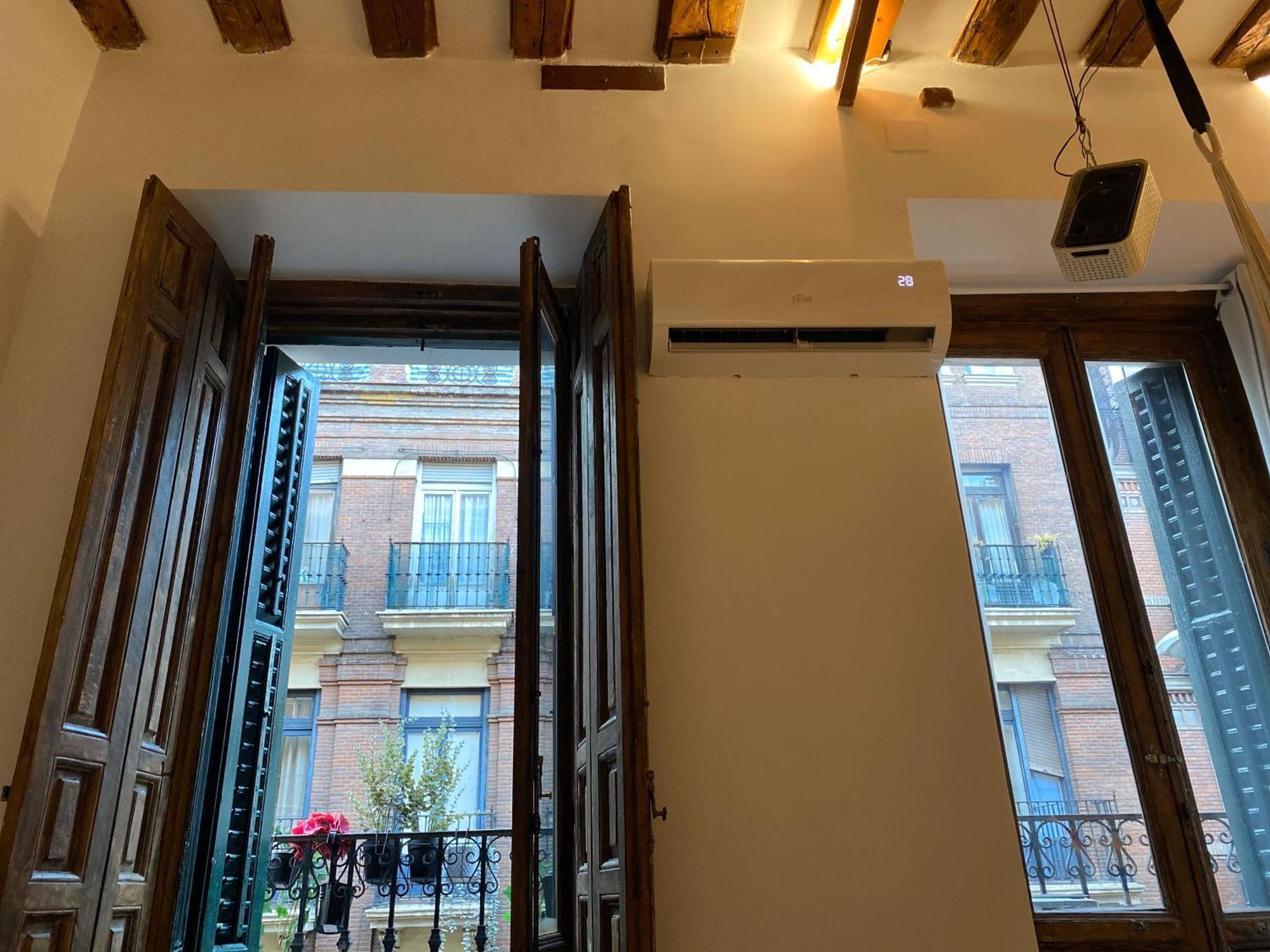 Hortaleza 4, Preciso Estudio En Chueca Junto A La Gran Via De Madrid Luaran gambar