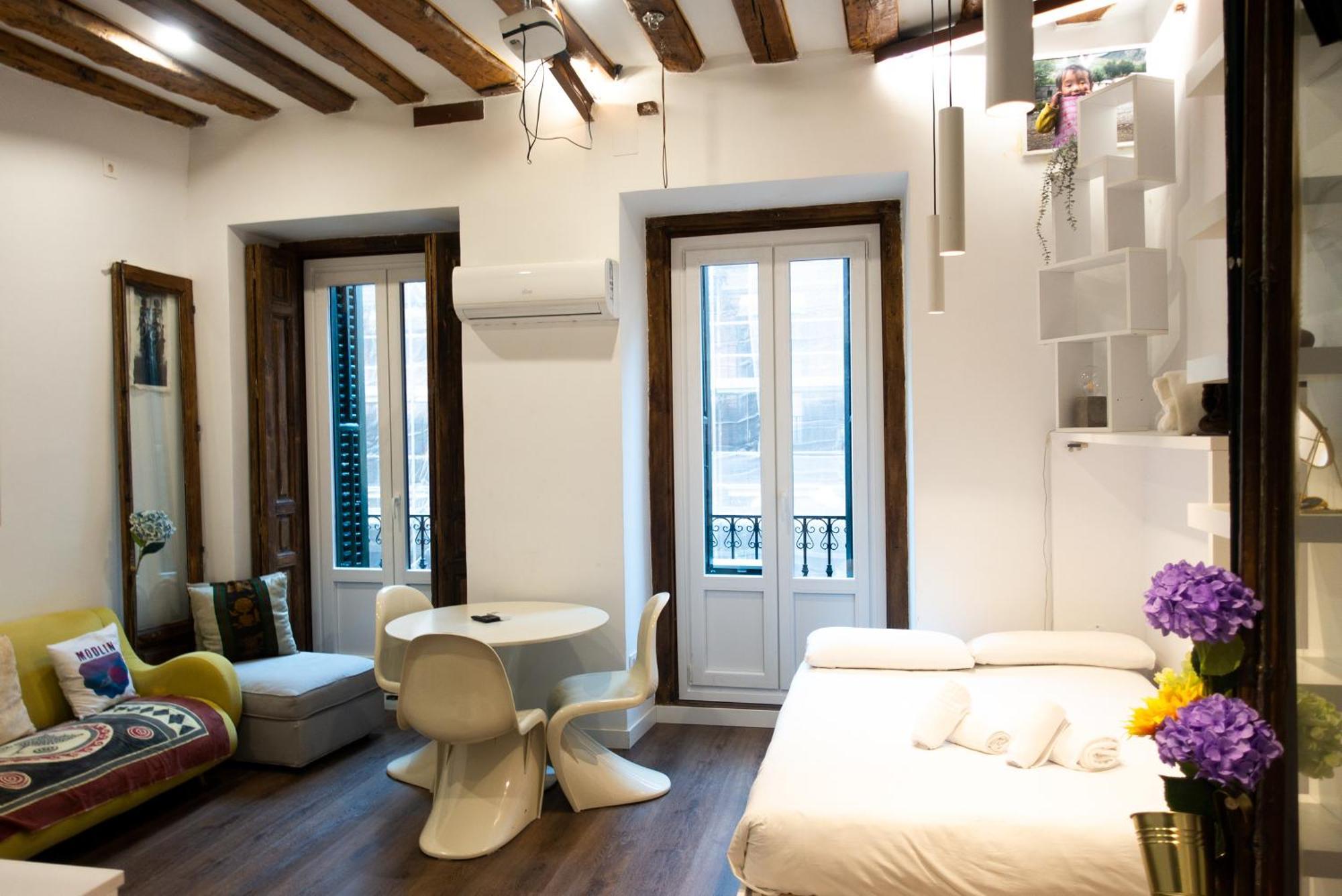 Hortaleza 4, Preciso Estudio En Chueca Junto A La Gran Via De Madrid Luaran gambar